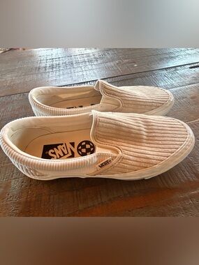 New Vans Unisex Corduroy Creme Slip-On Sneakers Soccer Skateboarding